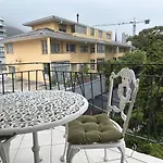 Cosy And Classy Sea Point Apartment