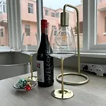 Cosy And Classy Sea Point Apartment