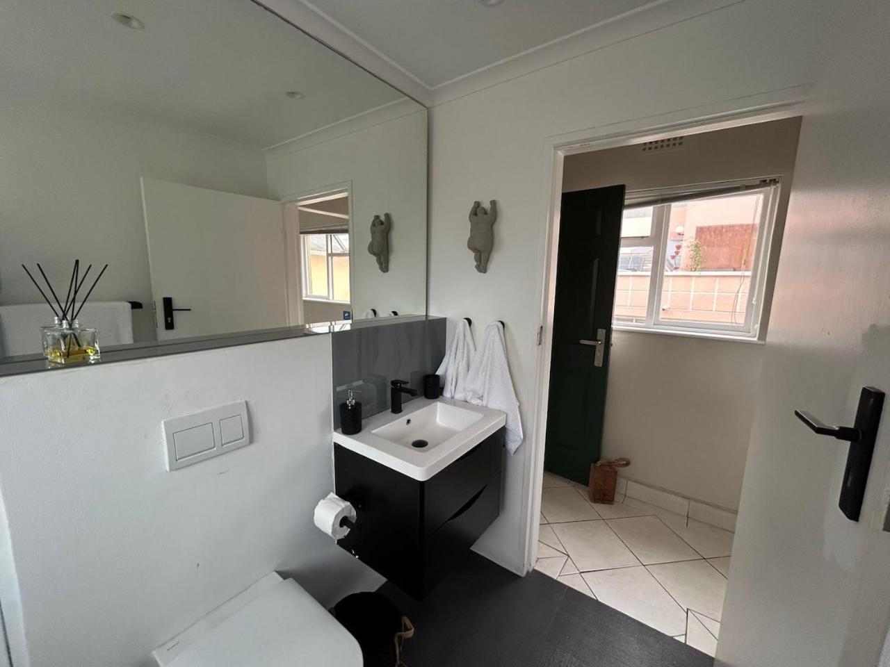Cosy And Classy Sea Point