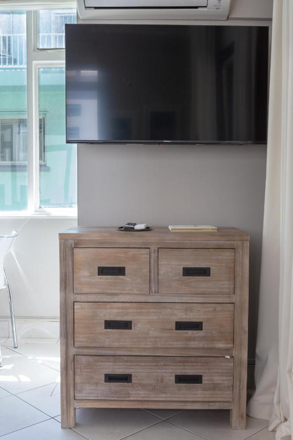 Cosy And Classy Sea Point Apartment Cape Town
