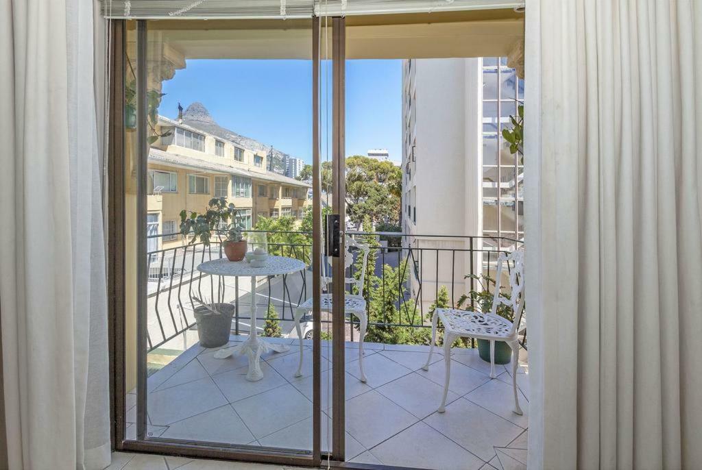 Cosy And Classy Sea Point * Cape Town